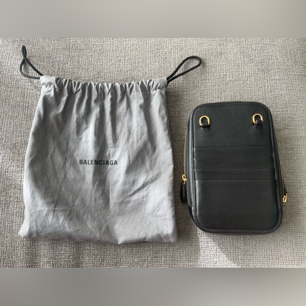 Authentic Balenciaga body bag - Picture 3 of 15